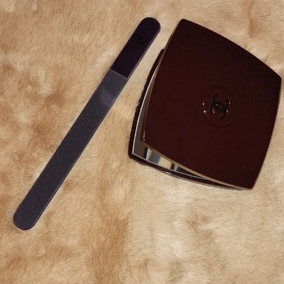 CHANEL Rouge Noir Mirror & Nail file Set - Picture 8 of 10